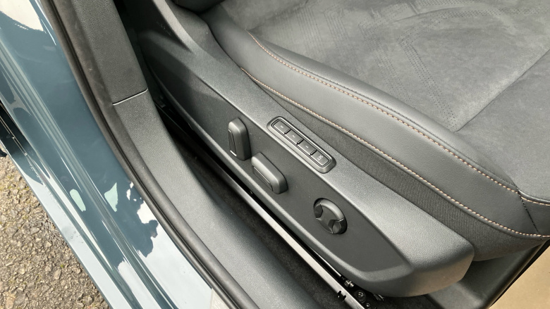 CUPRA Leon 1.5 eTSI 150 V2 5dr DSG [18Inch  alloy] Petrol Hatchback